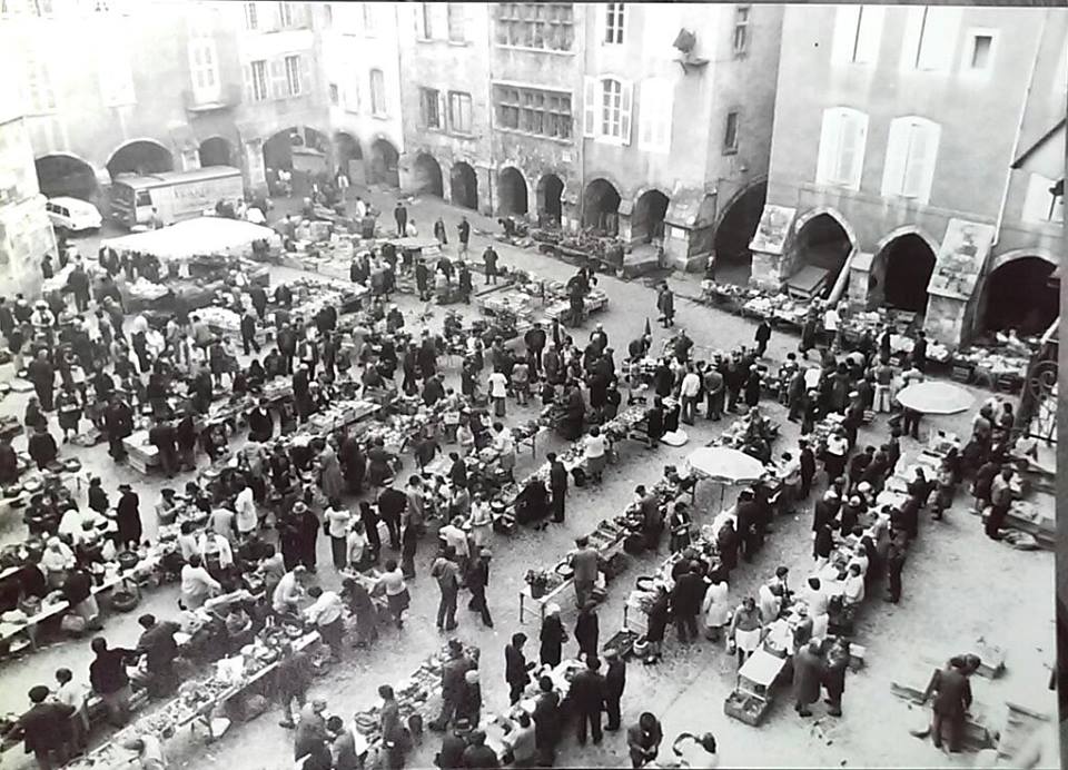 Photo ancienne de Villefranche-de-Rouergue, marché du jeudi