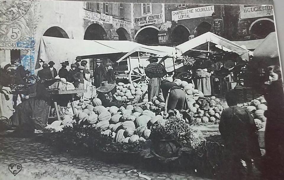 Photo ancienne de Villefranche-de-Rouergue, marché du jeudi 2