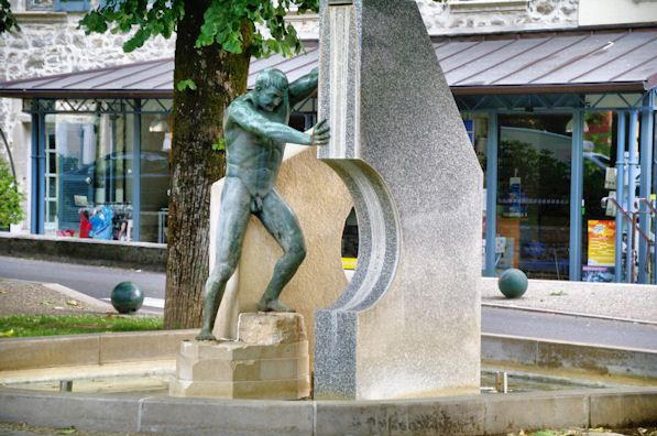 statue faille géologique villefranche de rouergue